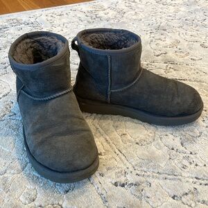 Ugg boots, gray, size 7